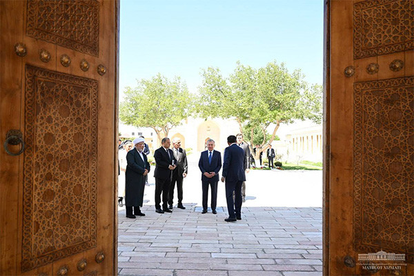 Uzbek President pays visit to Bahauddin Naqshband Mausoleum