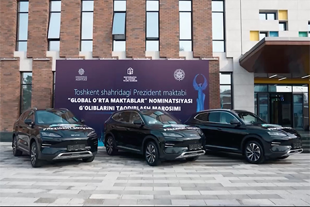 President of Uzbekistan presented cars to the parents and mentor of the winners of the Zayed Sustainability Prize