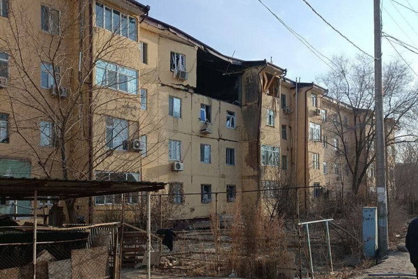В Нукусе в 4-этажном доме произошел взрыв газа
