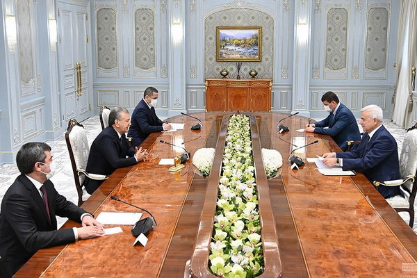 The President of Uzbekistan receives the head of the Russian company LUKOIL