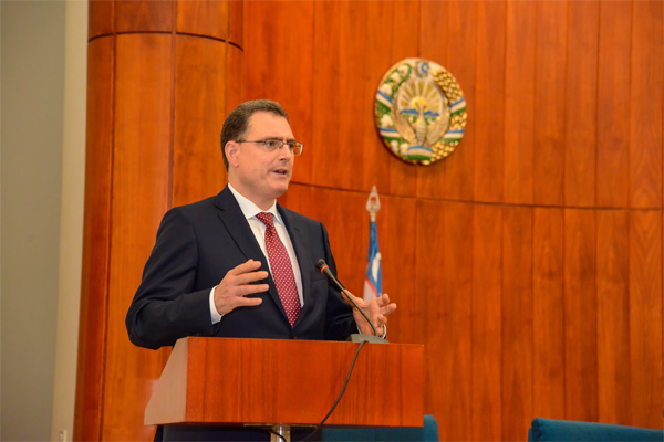 Глава Нацбанка Швейцарии посещает Узбекистан