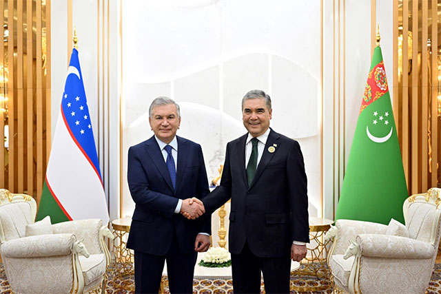 Shavkat Mirziyoyev Meets Gurbanguly Berdimuhamedov in Turkmenbashi