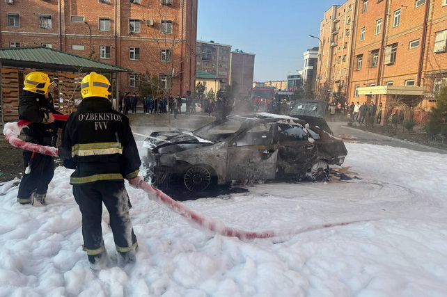 Toshkentda avtomashina yonib ketdi