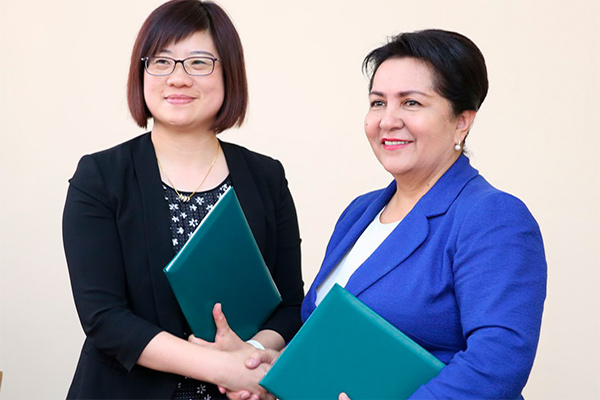 Делегация Шанхайской Федерации женщин Китая находится с визитом в Узбекистане