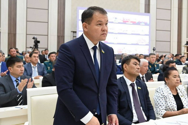 Аманбай Оринбаев стал председателем Жокаргы Кенеса Каракалпакстана