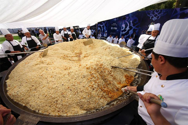 World Record: About 7.36 tonnes of pilaf cooked in Uzbekistan