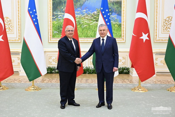 Shavkat Mirziyoyev receives a delegation from Türkiye