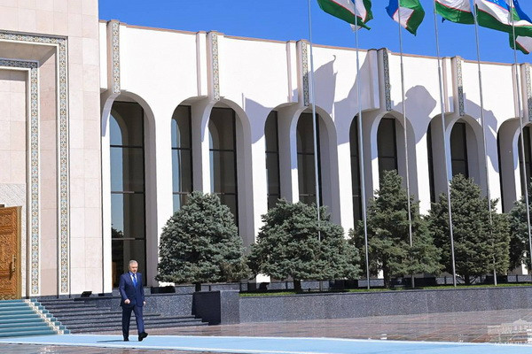 Uzbek President leaves for Bukhara region