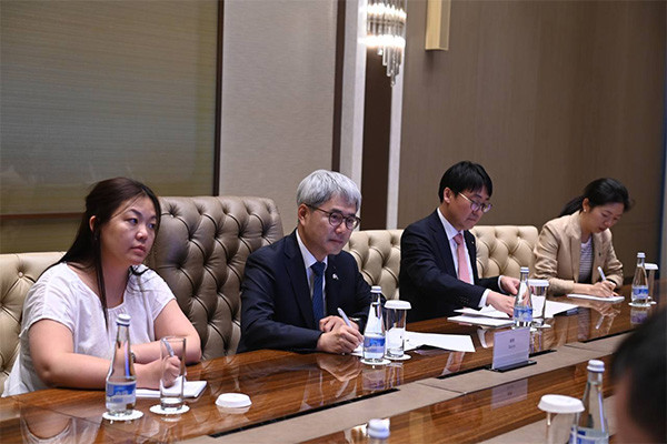 Prime Minister of Uzbekistan receives the heads of a number of leading Korean companies