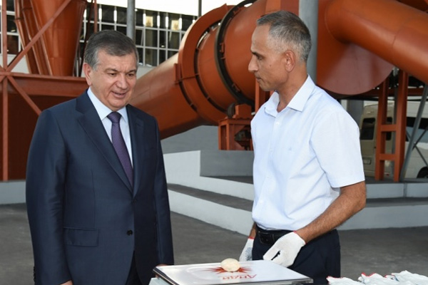 Uzbek leader visits coal briquette production plant in Pap district