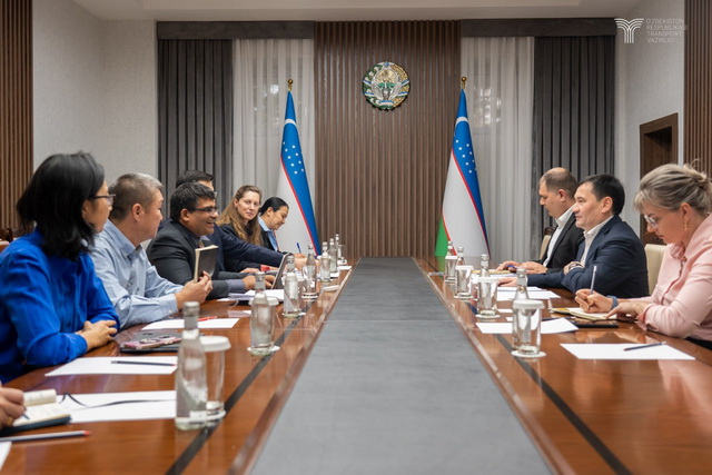 Transport Ministry hosts meeting with World Bank Representatives