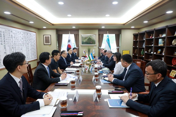 A delegation of Uzbekistan headed by the Prosecutor General paid a working visit to Korea