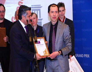 Audience Award of Ucell presented by Rustam Kasimdzhanov