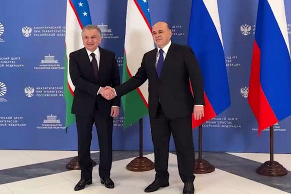 President of Uzbekistan holds a conversation with the Chairman of the Russian Government