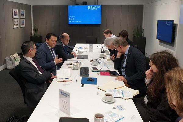 Uzbek delegation holds meeting with experts from UK think tanks