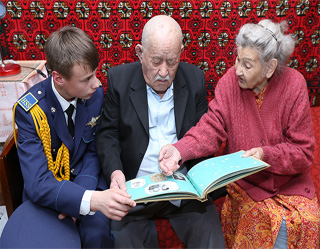 Sen Yolg’iz Emassan поздравил ветеранов войны