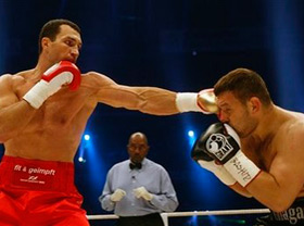 Klitschko beats Chagaev by TKO