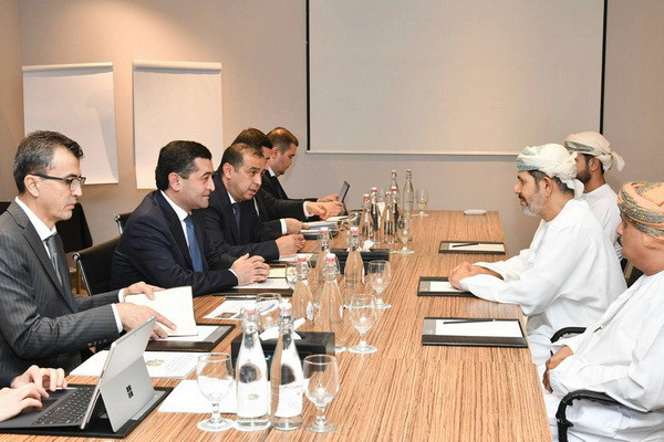 Uzbek FM holds meeting with the chairman of the group of trading enterprises of Oman
