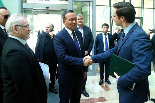 Делегация Сурхандарьинской области подписала контракты с Венгрией на $124 млн.