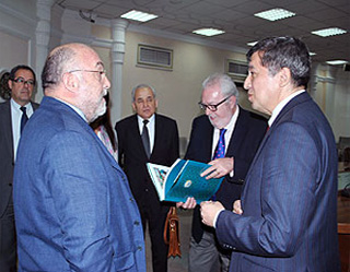 Spain delegation pays visit to Legislative Chamber