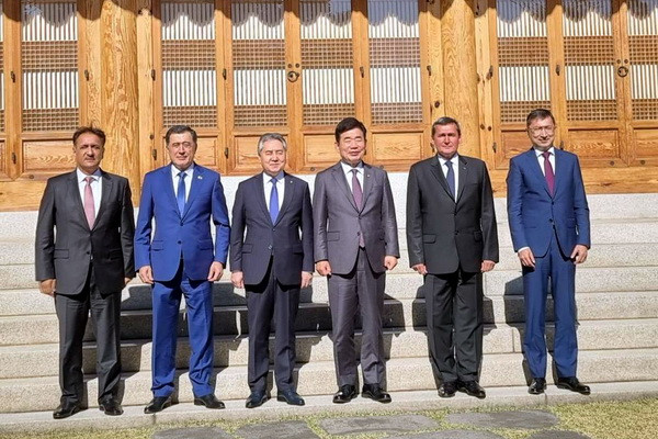 Uzbek FM holds a meeting with the Speaker of the National Assembly of the Republic of Korea
