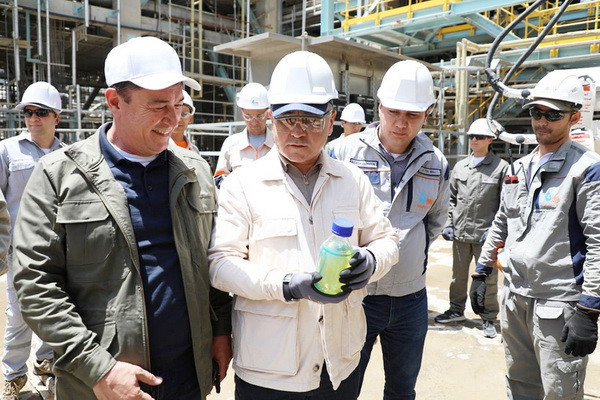 На заводе «Uzbekistan GTL», впервые в истории нефтегазохимической промышленности Узбекистана началось производство синтетической продукции.