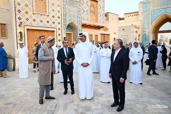 The Emir of Qatar gets acquainted with the historical monuments of Samarkand