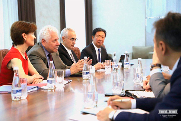 Uzbek DPM holds meeting with World Bank representatives