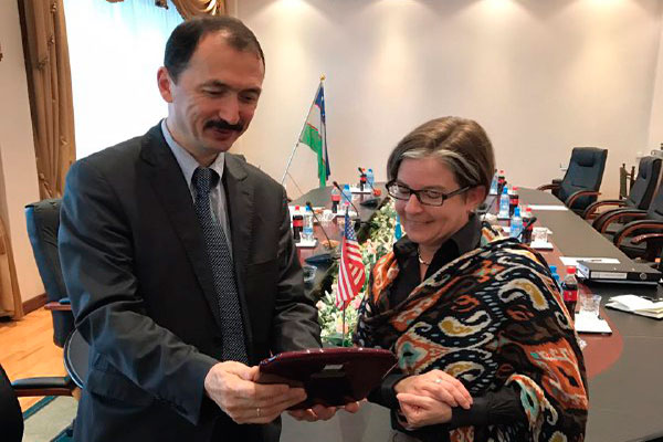 Uzbekistan Airways receives Certificate of Honor of AmeriCares