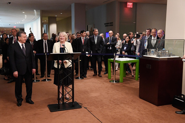 Uzbekistan hands over maquette of Registan Square to UN