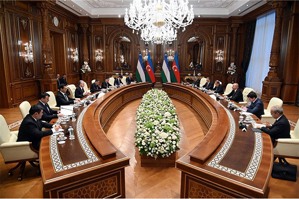 Presidents of Uzbekistan and Azerbaijan hold a meeting
