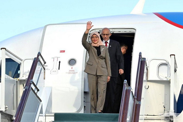 President of Singapore arrives in Uzbekistan on a state visit