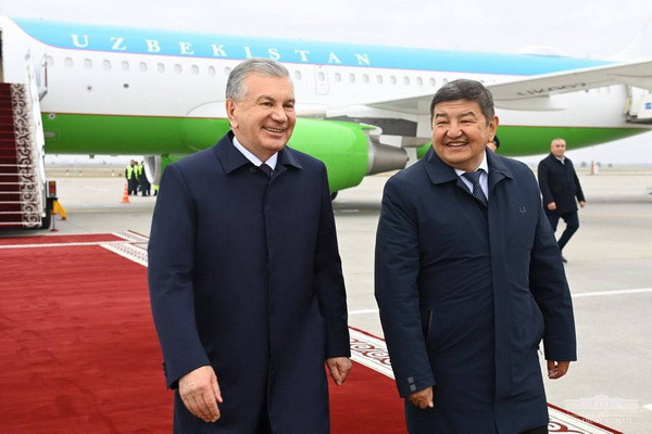 President of Uzbekistan arrives in Kyrgyzstan