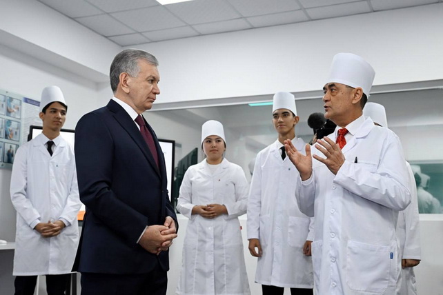 Мирзиёев ознакомился с цифровизацией и реформами медицины Узбекистана