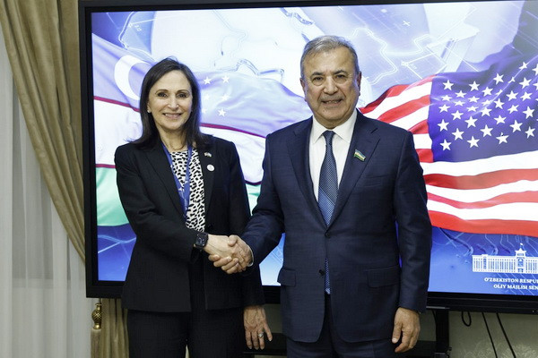 A meeting takes place in the Senate with the chairman of the American-Uzbek Chamber of Commerce