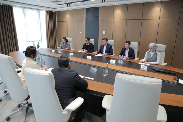 Директор Агентства по развитию фармацевтической отрасли обсудил с ЮНЕСКО развитие фармацевтического кластера Tashkent Pharma