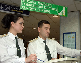 Таможенники пресекли вывоз около 900 единиц предметов старины