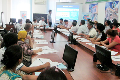 Победители проекта УзЛиДеП «Семья собственников» получают кредиты