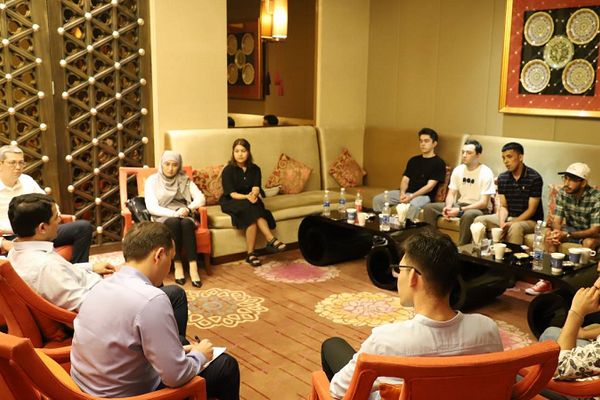 Uzbek diplomats meet with fellow citizens staying in the Chinese province of Shaanxi