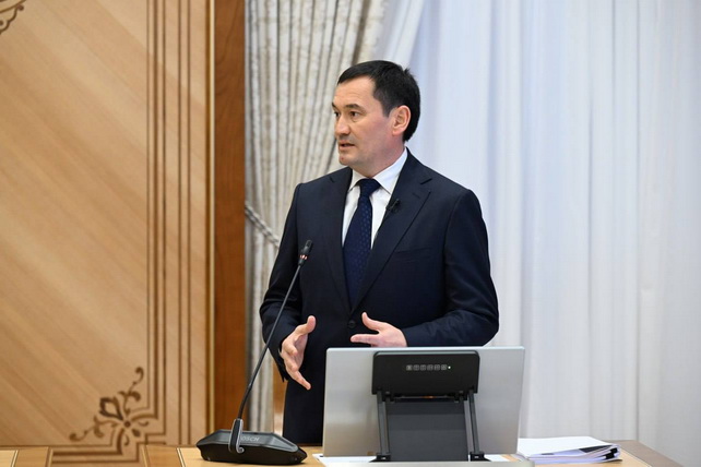 Mirziyoyev Reviews Plans for Road Development and Digitalization of the Transport Sector