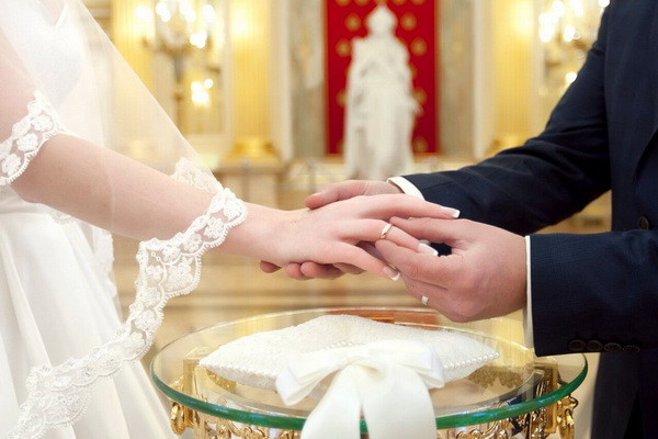 Which region has the most marriages with citizens of a foreign state?