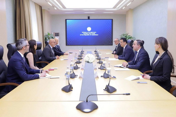 Laziz Kudratov meets with a delegation from Citibank