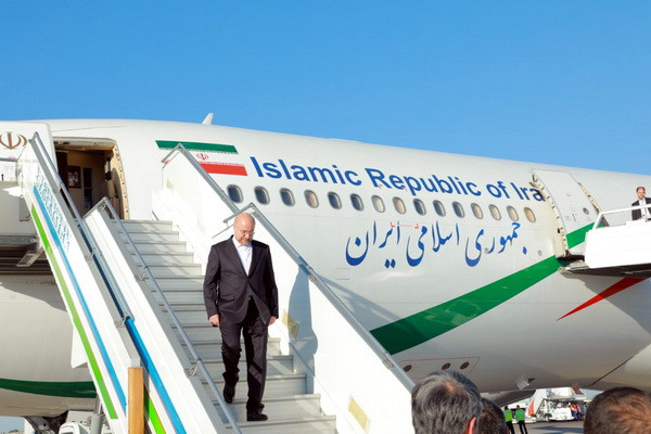 Members of the Iranian Parliament arrive in Uzbekistan