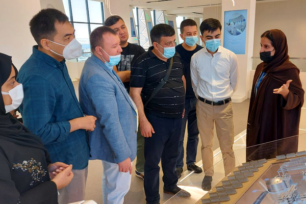 Делегация Минэнерго посетила крупнейшую солнечную электростанцию ACWA Power в рамках выставки Dubai – EXPO