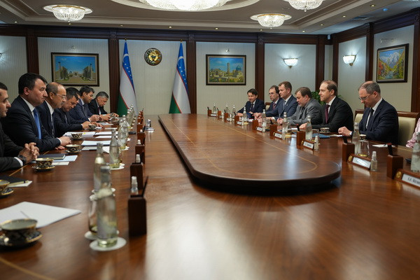 Denis Manturov meets with the Prime Minister of Uzbekistan