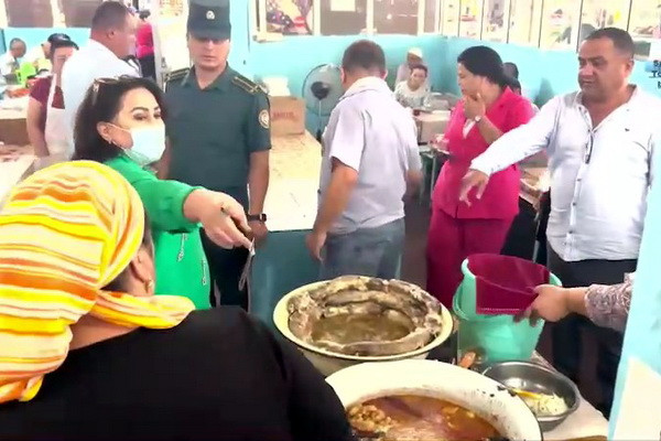 Product section of Kuylyuk market suspended in Tashkent