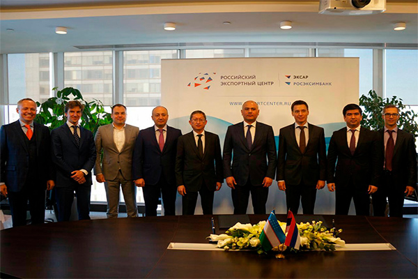 Банк «Асака» и «Узпромсторойбанк» подписали заемные соглашения с ЭКСАРом