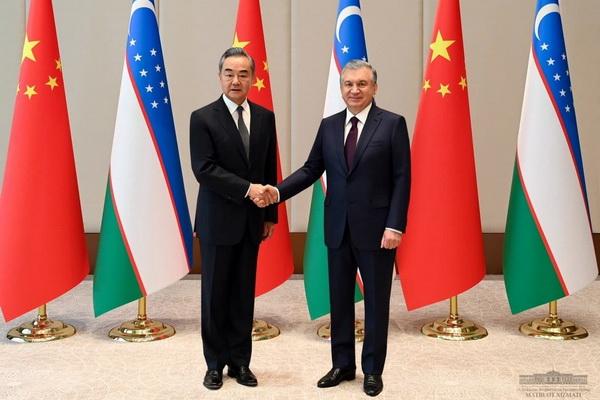 President of Uzbekistan receives the Minister of Foreign Affairs of China