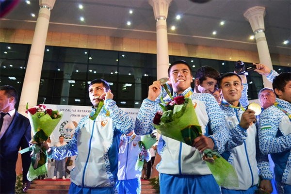 Uzbek Olympic athletes receive honourable titles, medals