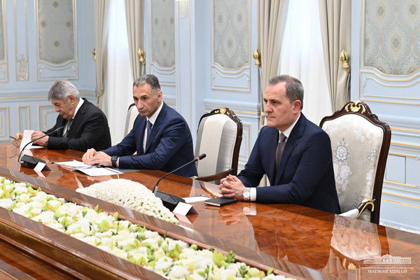 Президент Узбекистана выступил за дальнейшее расширение практического сотрудничества с Азербайджаном